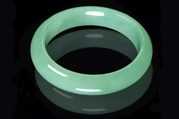 標(biāo)準(zhǔn)光源對色燈箱用于翡翠的顏色分類